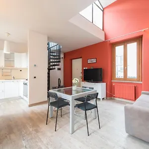 Heart Centre Navigli 3 Levels Apartment